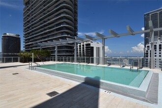 1100 S Miami Ave, Unit 2205 in Miami, FL - Foto de edificio - Building Photo