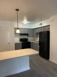 2002 N Wayside Dr - 6