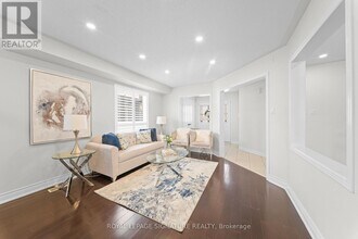 16 Newark Way in Brampton, ON - Building Photo - Building Photo