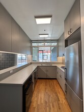 2110 Main St, Unit 304 in Santa Monica, CA - Building Photo - Building Photo