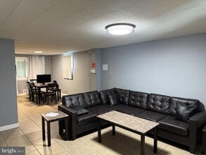 907 Foxwood Ln in Essex, MD - Foto de edificio - Building Photo