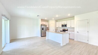 8428 Sea Ray Run in Parrish, FL - Building Photo - Building Photo
