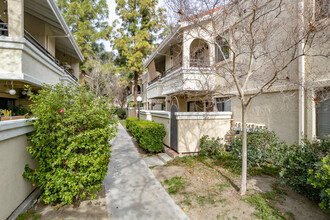 River Canyon Condominiums in Canyon Country, CA - Building Photo - Building Photo