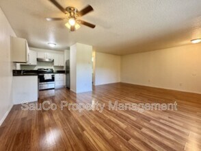 5560 SW Beaverton Hillsdale Hwy in Portland, OR - Building Photo - Building Photo