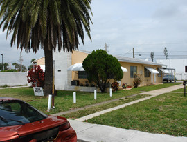 1723-1727 Thomas St Apartments