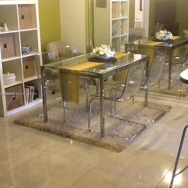 541 Blue Heron Dr in Hallandale Beach, FL - Building Photo - Building Photo