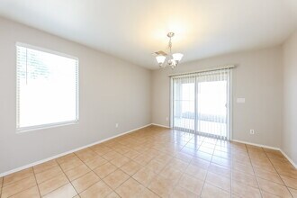 17746 W Red Bird Rd in Surprise, AZ - Foto de edificio - Building Photo