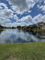 417 Palm Cir E, Unit 417 in Pembroke Pines, FL - Building Photo