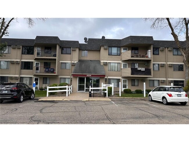 property at 4009 Heritage Hills Dr
