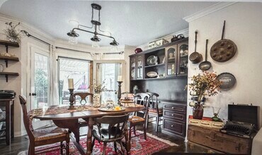 17538 Collins St in Los Angeles, CA - Building Photo - Building Photo