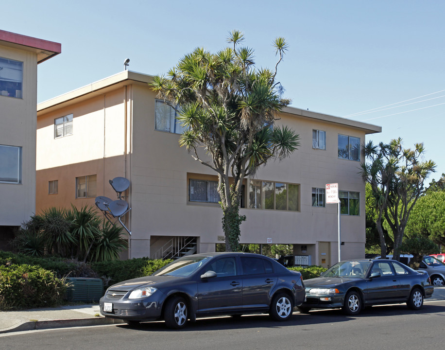 Junipero Serra Apartments in Daly City, CA - Building Photo