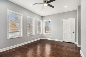 1702 N Meade Ave in Chicago, IL - Building Photo - Building Photo