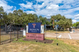 Trenton Place in Houston, TX - Foto de edificio - Building Photo