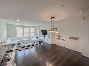 13699 Endeavour Dr in Herndon, VA - Building Photo - Building Photo