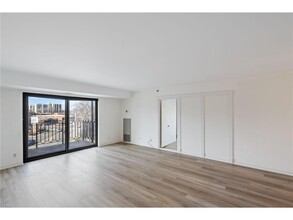 3131 Excelsior Blvd in Minneapolis, MN - Building Photo - Building Photo