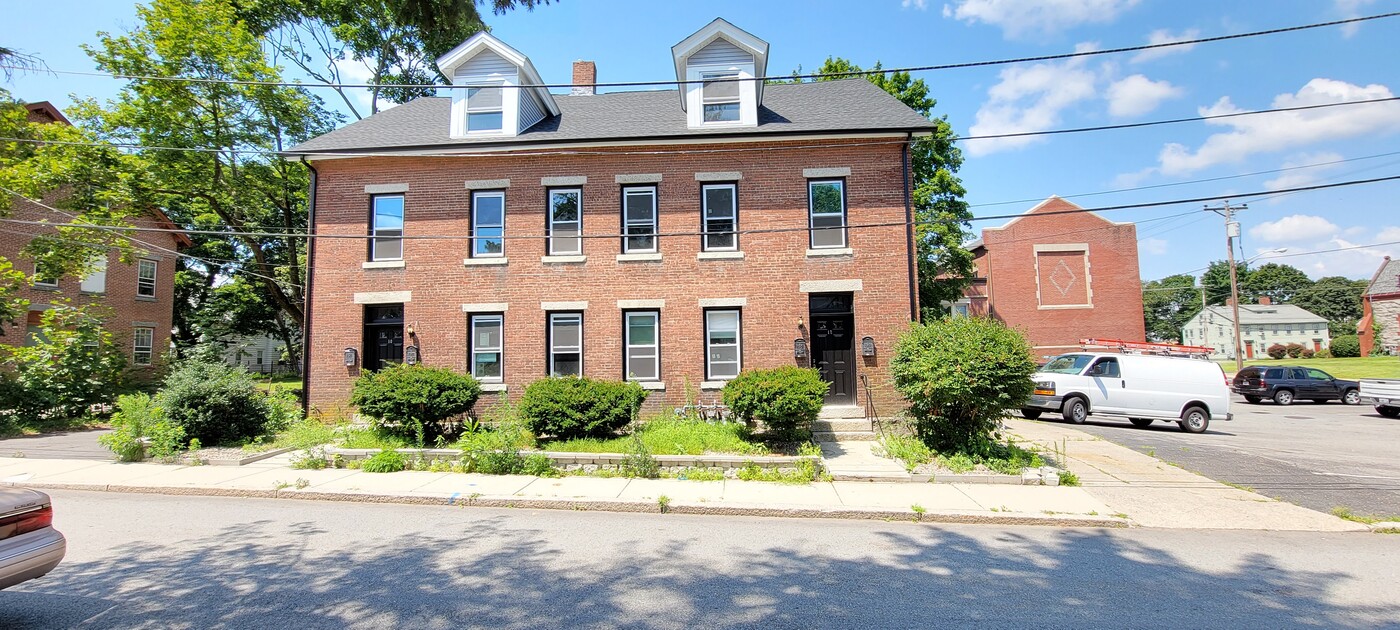 10 Grant Ave in Lincoln, RI - Foto de edificio