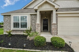 201 Pearland St in Hutto, TX - Building Photo - Building Photo