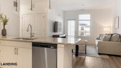 10670 Jake Jabs Blvd, Unit 2304 in Longmont, CO - Foto de edificio - Building Photo