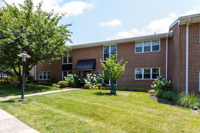 Radwyn Apartments in Bryn Mawr, PA - Building Photo - Building Photo