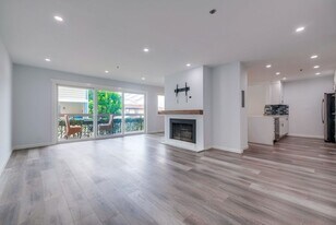 230 S Catalina Ave in Redondo Beach, CA - Building Photo