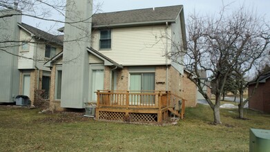 31455 Merriwood Park Dr, Unit Werentcondos in Livonia, MI - Building Photo - Building Photo