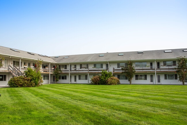 Amagansett Dunes in Amagansett, NY - Foto de edificio - Building Photo