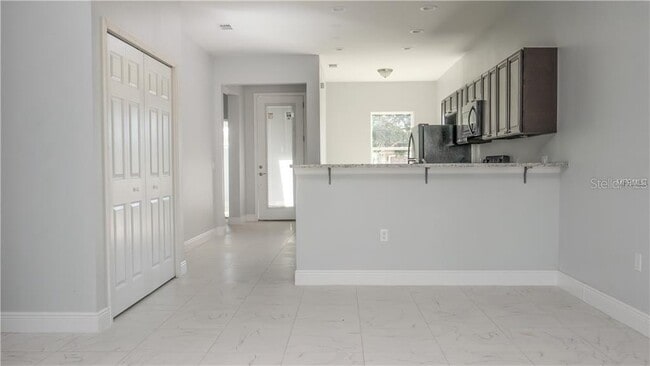 401 Albatross Ct in Poinciana, FL - Building Photo - Building Photo