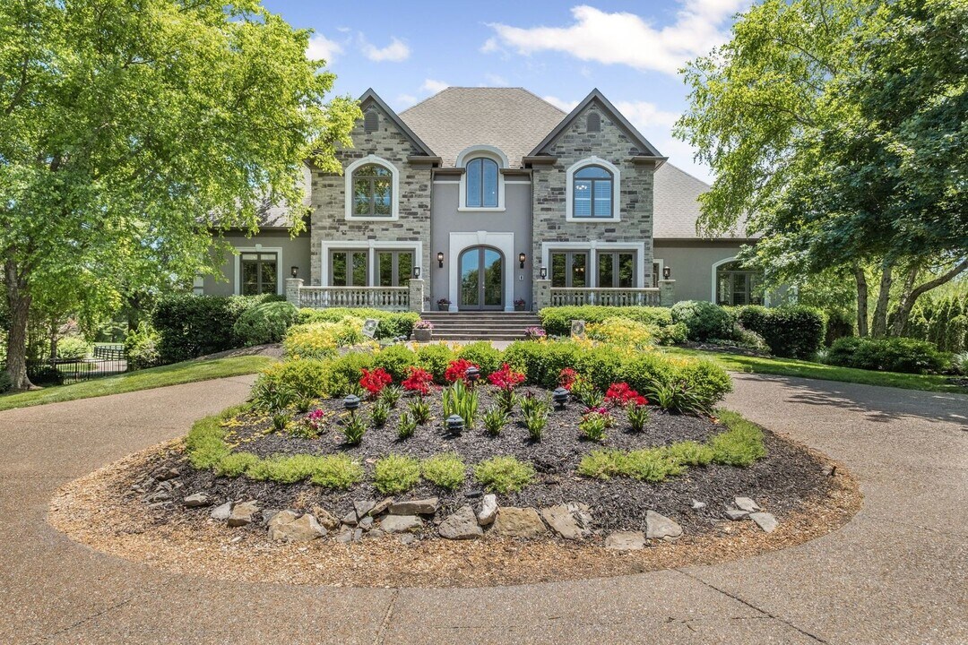 700 Princeton Hills Dr in Brentwood, TN - Foto de edificio
