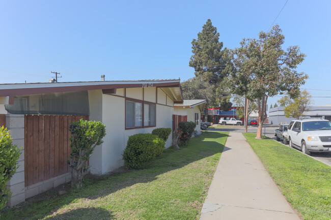 234 W Mayfair Ave in Orange, CA - Building Photo - Building Photo