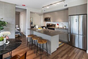 Fifteen15 in Calgary, AB - Building Photo