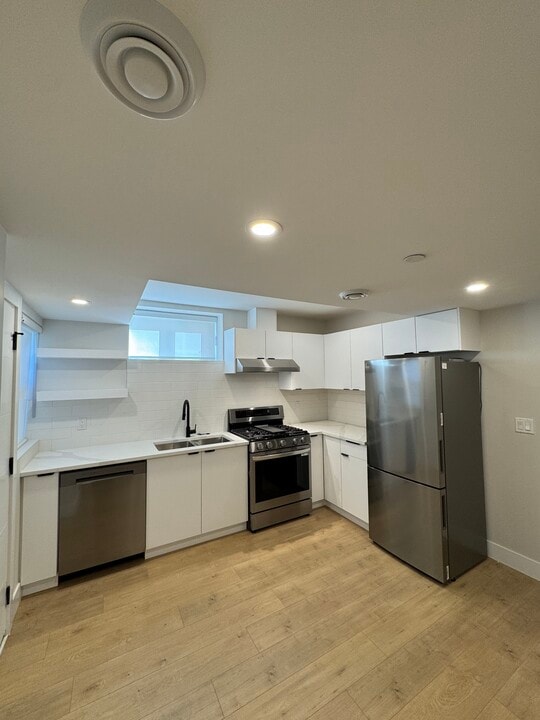 2887 3rd Av E in Vancouver, BC - Building Photo