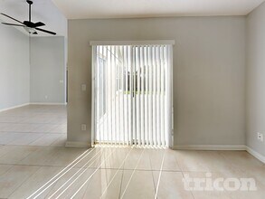 266 Iowa Woods Cir W in Orlando, FL - Foto de edificio - Building Photo