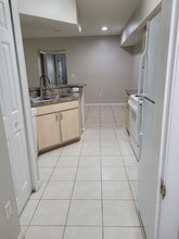 724 Crest Pines Dr, Unit 524 in Orlando, FL - Building Photo - Building Photo