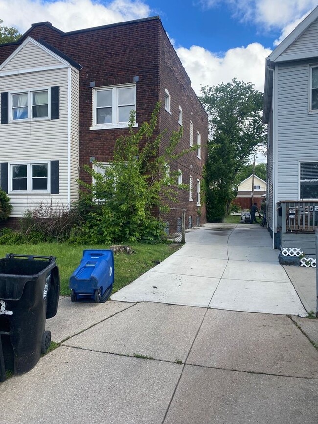 3550 Seymour Ave in Cleveland, OH - Building Photo - Building Photo