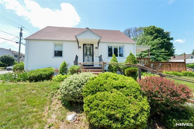 property at 10-02 Mason Pl