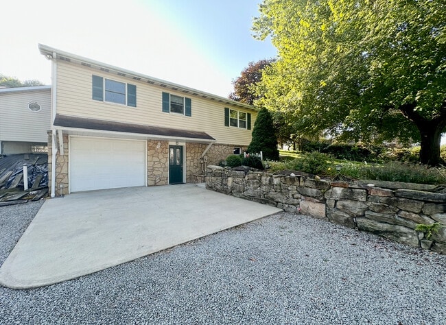 property at 822 1/2 King St