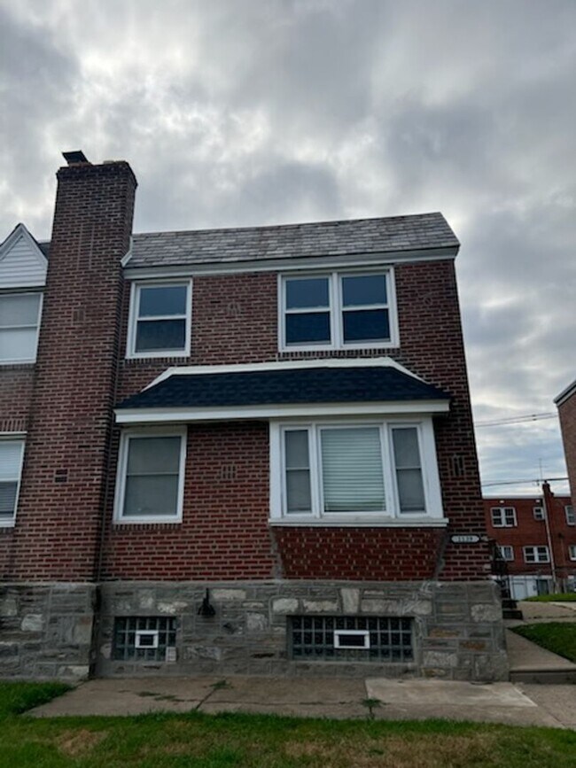 1139 E Upsal St-Unit -Unit 2 in Philadelphia, PA - Building Photo - Building Photo