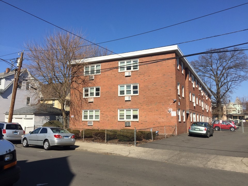 Rosedale Apartments in Bridgeport, CT - Building Photo