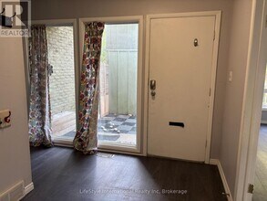 322 Scottsdale Dr in Guelph, ON - Building Photo - Building Photo