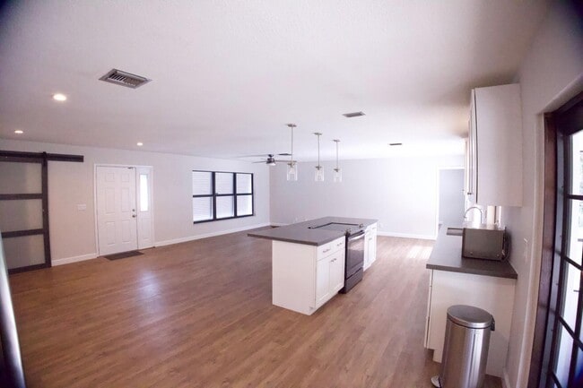 700 N Perry Ave in Jupiter, FL - Building Photo - Building Photo