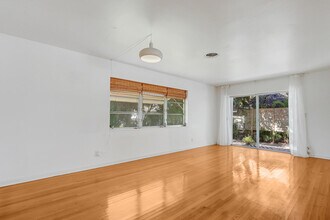 1952 Circle Dr in North Palm Beach, FL - Building Photo - Building Photo