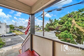 153 Vaqueros Ave in Rodeo, CA - Foto de edificio - Building Photo