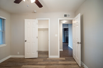 Coronado Flats in Phoenix, AZ - Foto de edificio - Building Photo