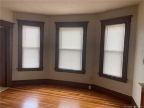 53 Oakwood Ave in West Hartford, CT - Building Photo - Building Photo