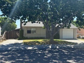 1320 Wilson Ave in Tracy, CA - Building Photo