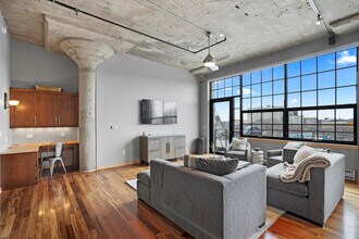 311 E Erie St in Milwaukee, WI - Building Photo - Building Photo