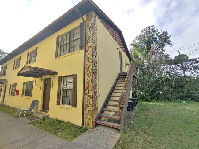 5613 E 127th Ave, Unit 5613-D in Tampa, FL - Building Photo - Building Photo