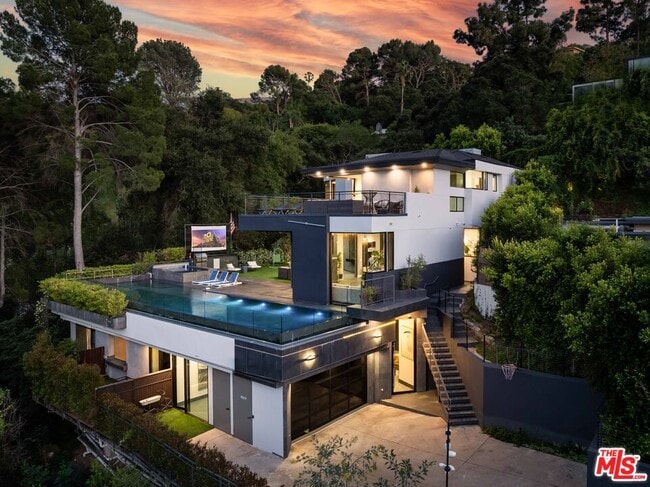 property at 3712 Broadlawn Dr