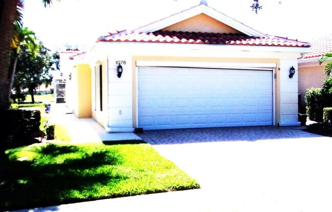 property at 1076 SW Tamarrow Pl