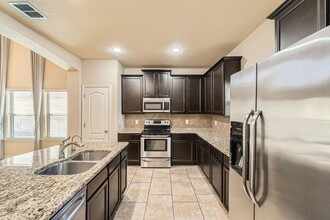 10507 Royal Estate in San Antonio, TX - Building Photo - Building Photo